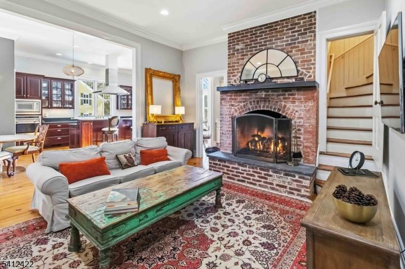 21 Franklin Pl - Photo 1