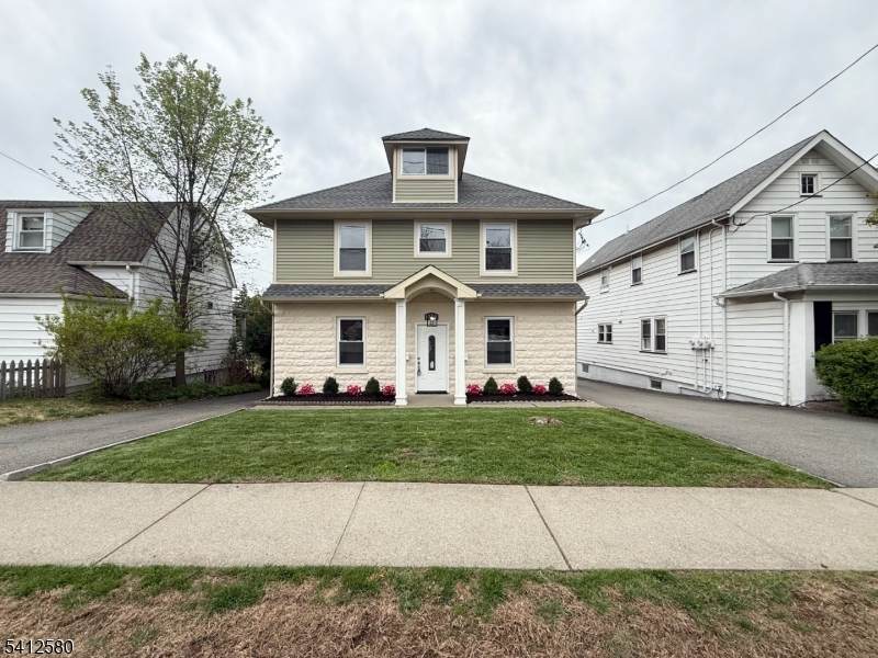 190 E Lindsley - Photo 1