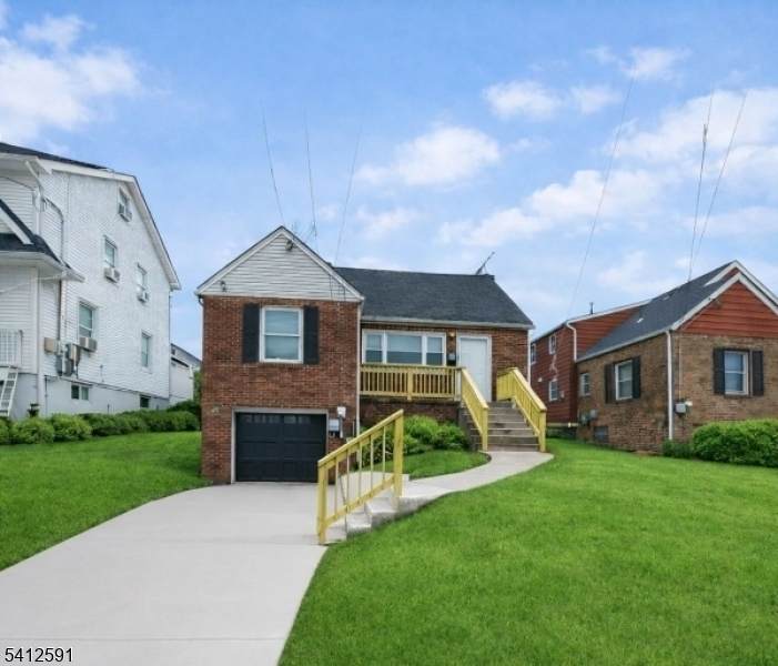 1584 Walker Ave - Photo 1