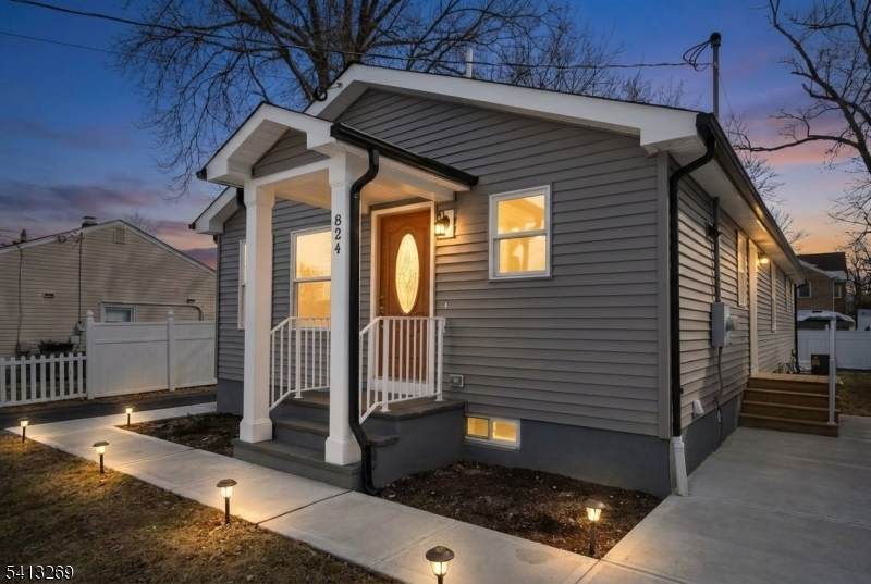 824 Drake Ave - Photo 1