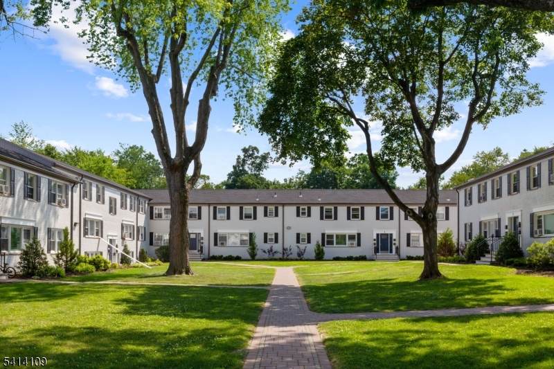 555 Main St - Apt. 3A - Photo 1