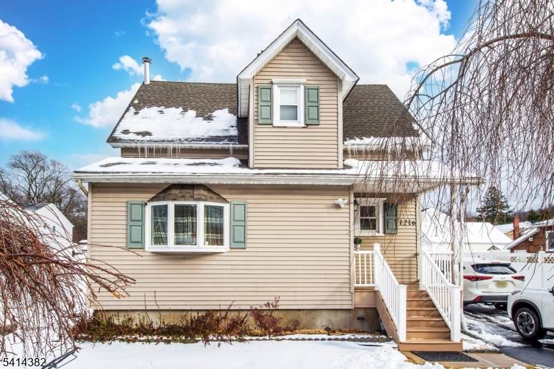 1216 Ringwood Ave - Photo 1