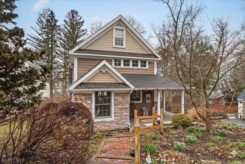 17 Rosemont Ave - Photo 1