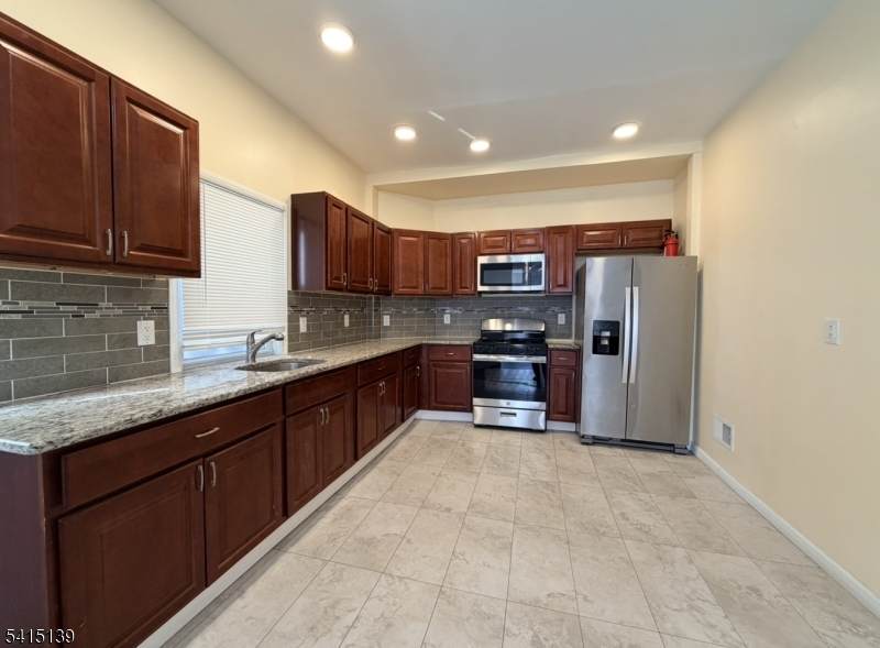1115 Mary St - Photo 1