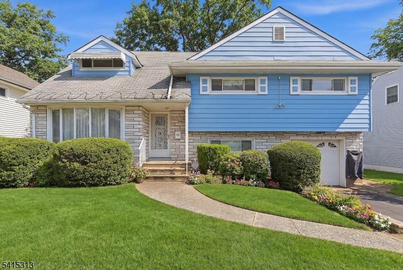 137 Voorhees St - Photo 1