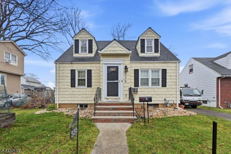 335 Dermody St - Photo 1