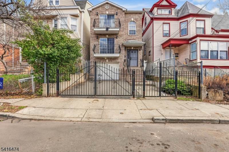 884 S 17Th St - Photo 1