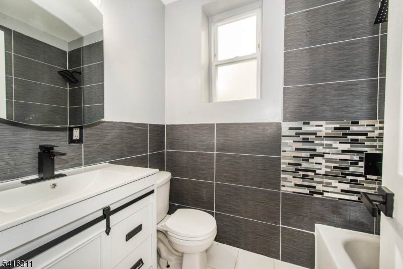59 Ellington St - Photo 1