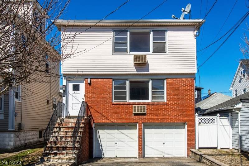 729 Eaton St - Photo 1