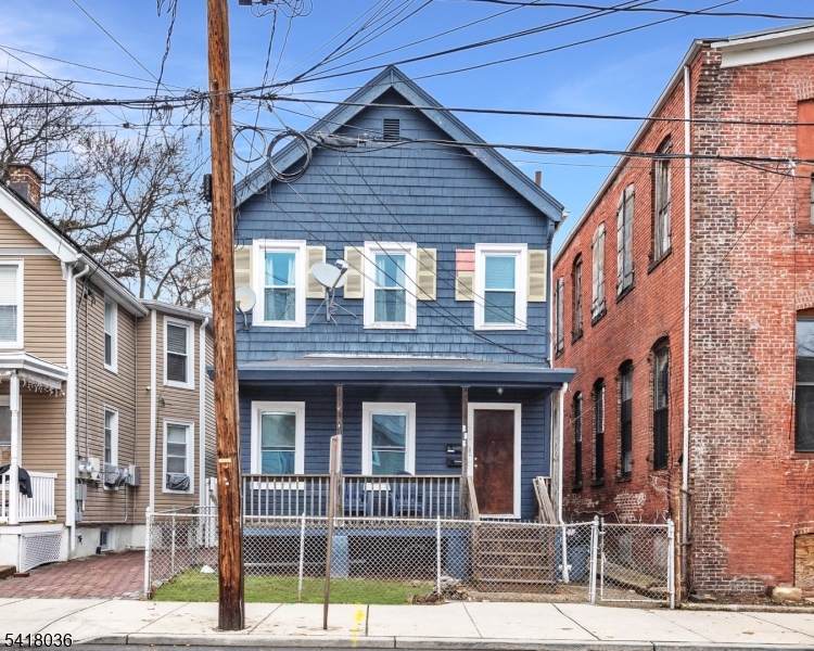 579 Nassau St - Photo 1