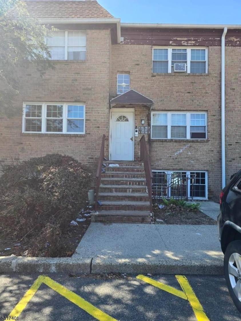 15 College Dr - Photo 1