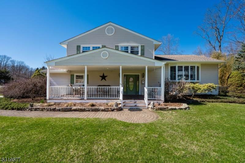 27 Adams Dr - Photo 1