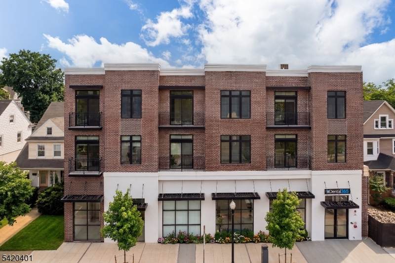 423 South Avenue West - Photo 1