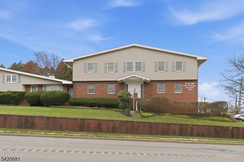 764 Easton Ave - Photo 1