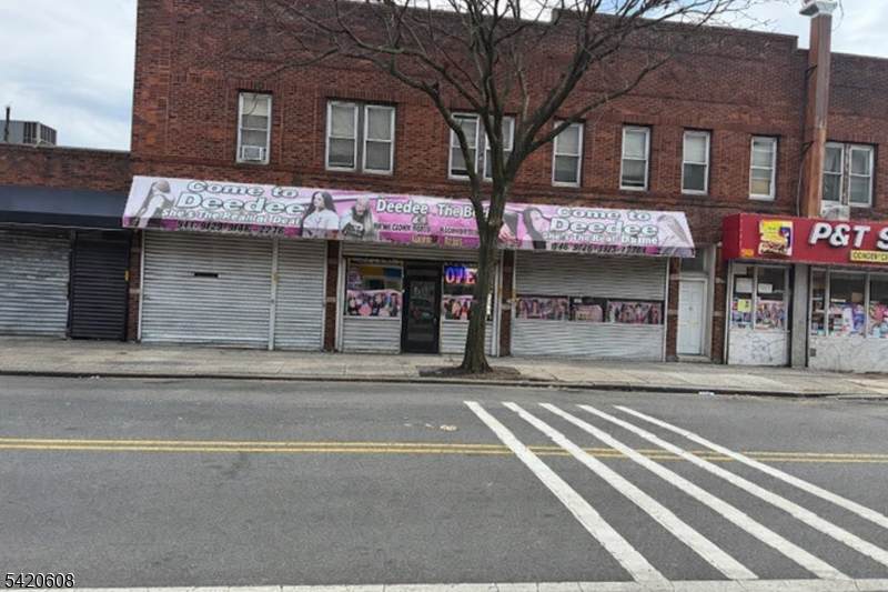 320 Clinton Pl - Photo 1