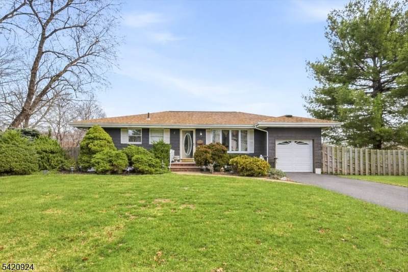 100 Hayes Ave - Photo 1