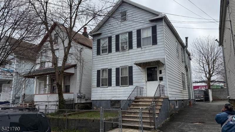 614 S Park St - Photo 1