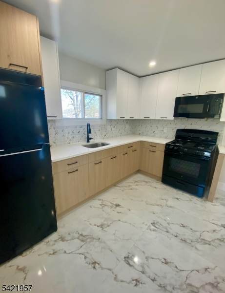 323 Rutherford Ave - Photo 1