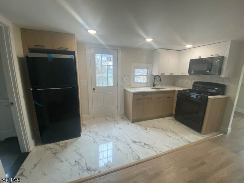 323 Rutherford Ave - Photo 1