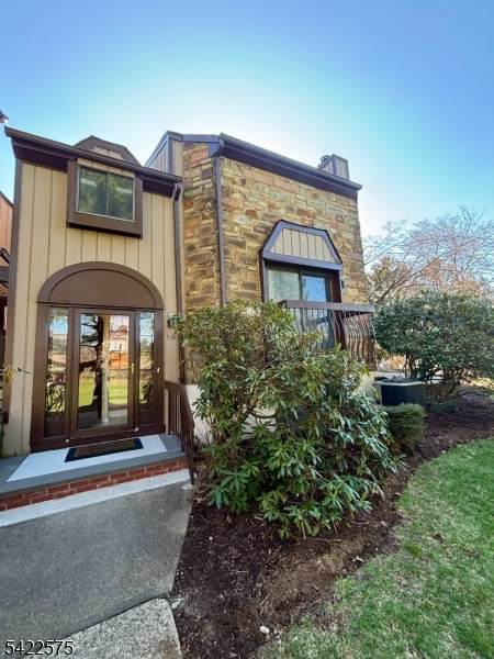 15 Delbarton Ct - Photo 1