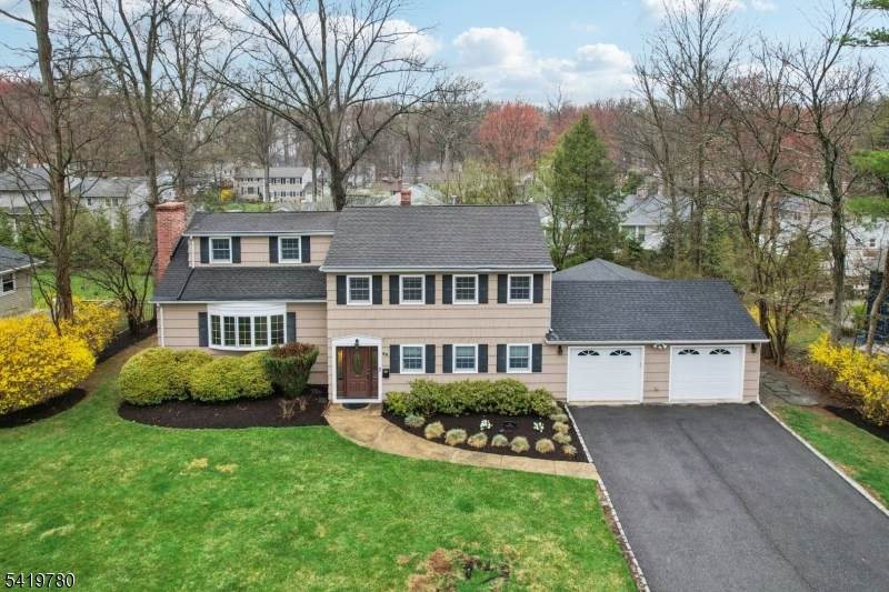 64 Hampton Dr - Photo 1