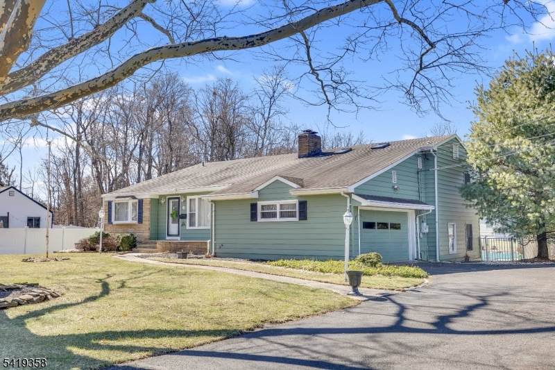 705 Schoolhouse Ln - Photo 1