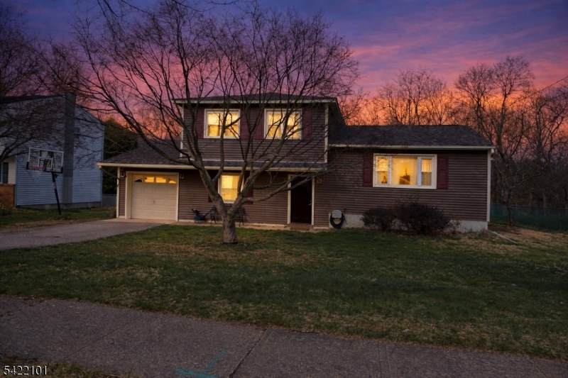 105 College View Dr - Photo 1