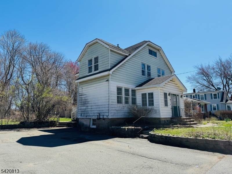 16 Canfield Ave - Photo 1