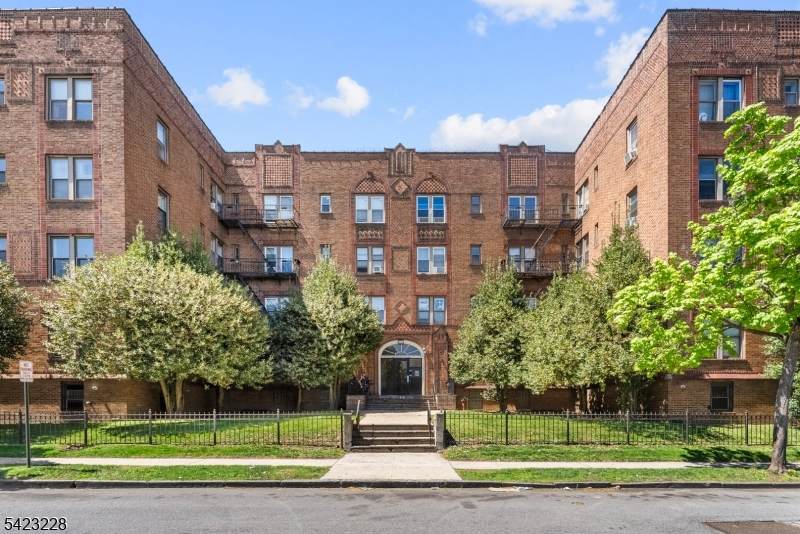 433 Lincoln Ave - Photo 1