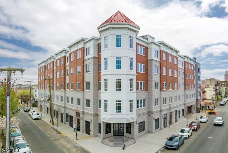 558 Market St - Photo 1