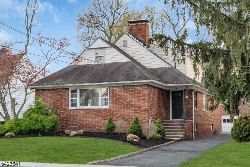24 Hollywood Ave - Photo 1