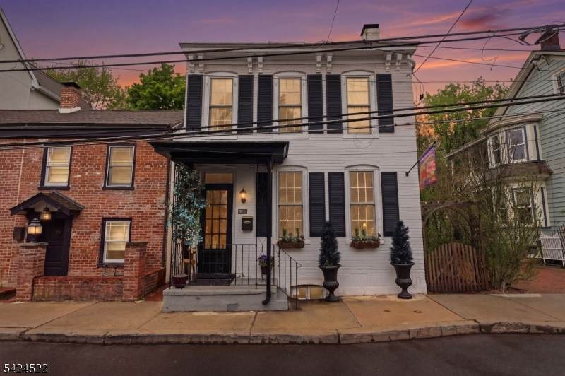 30 Swan St - Photo 1