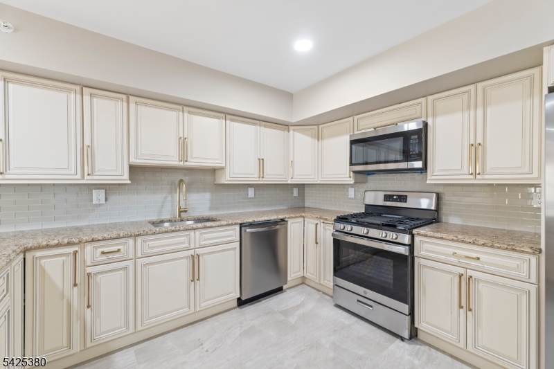 658 Market St - Photo 1