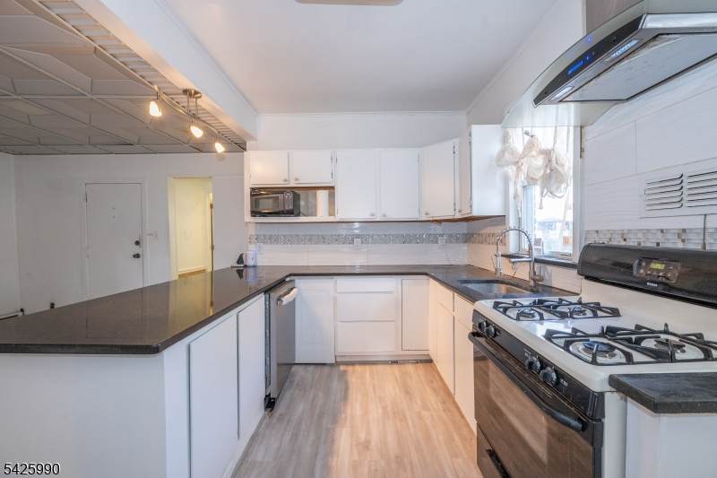 12 Garfield Ave - Photo 1