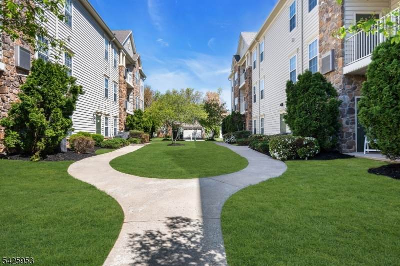 2 Steele Pl - Photo 1