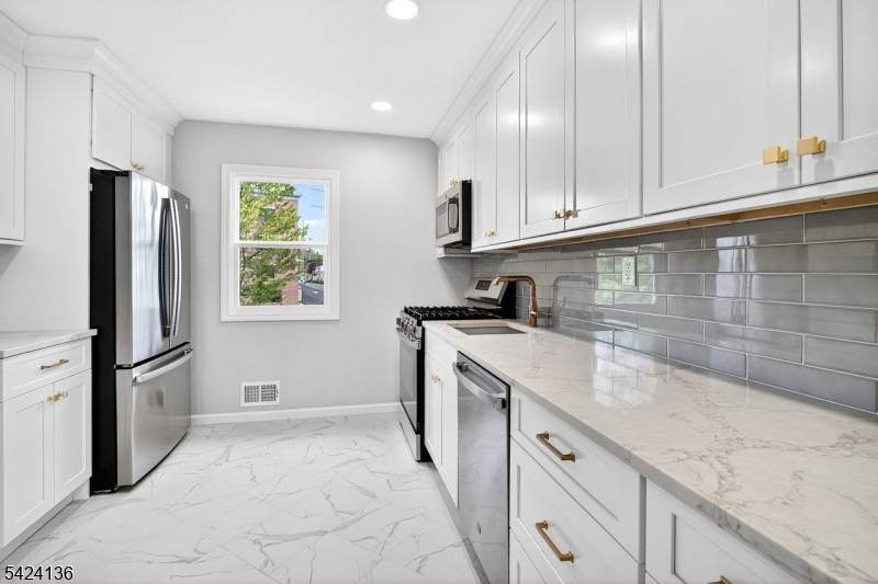 47 La Grande Ave - Photo 1