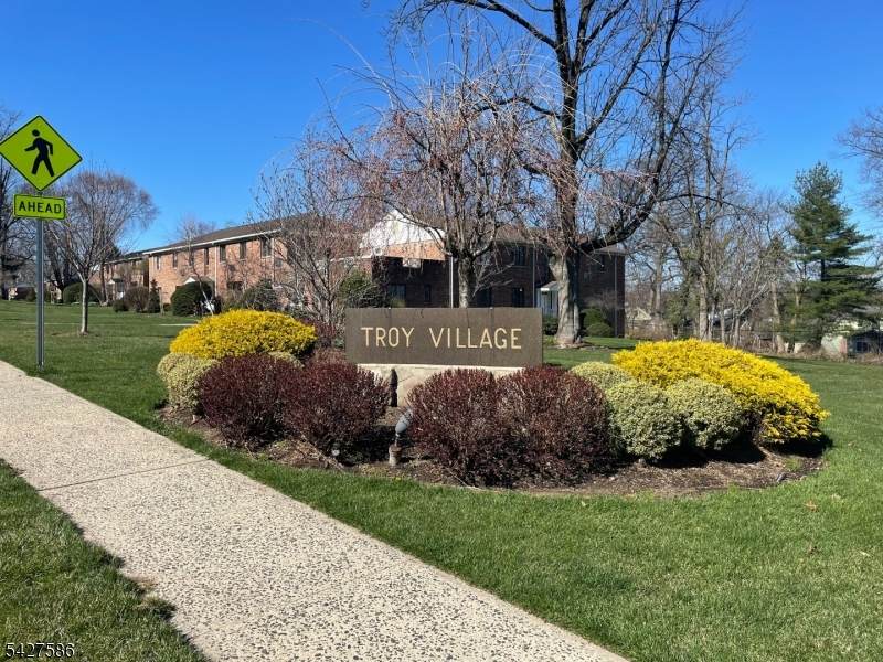 7 Troy Dr - Photo 1