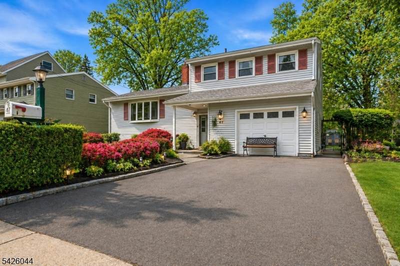 47 Sycamore St - Photo 1