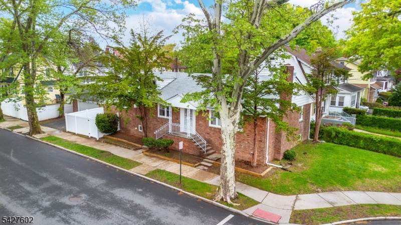 38 Mountainview Ave - Photo 1