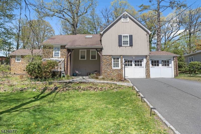 2637 Skytop Dr - Photo 1