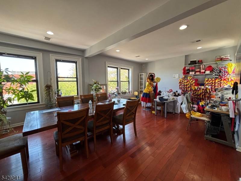 276 Morris Ave - Photo 1