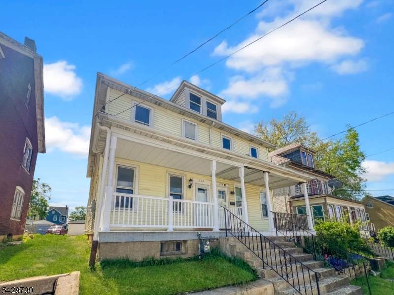 366 Thomas St - Photo 1
