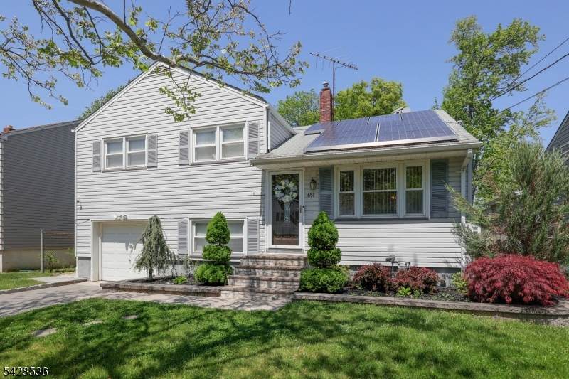 651 Elm Ave - Photo 1