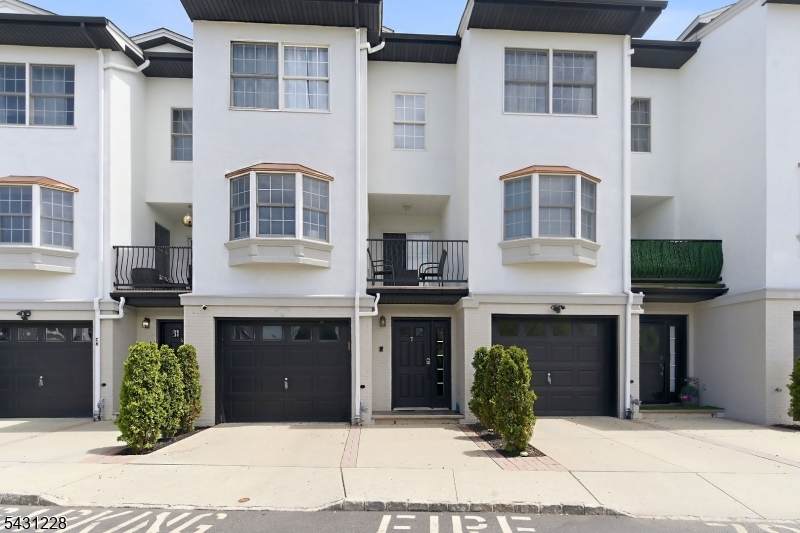 7 Harbor Front Ct. Unit C7 - Photo 1