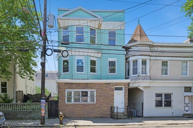55 Hawkins St - Photo 1