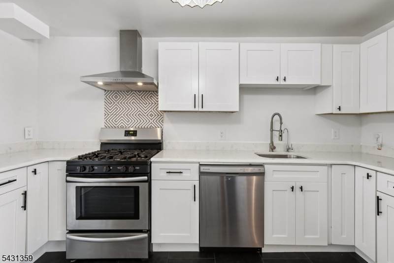 63 Garrison St - Photo 1