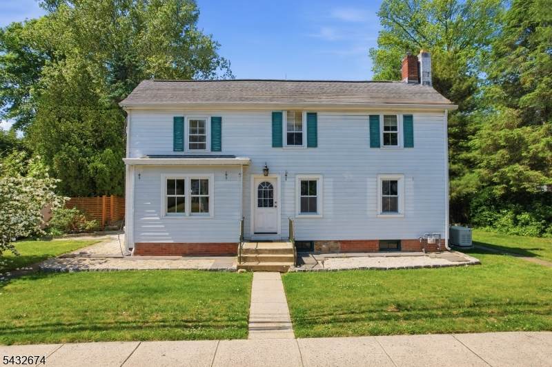 415 Village Rd - Photo 1