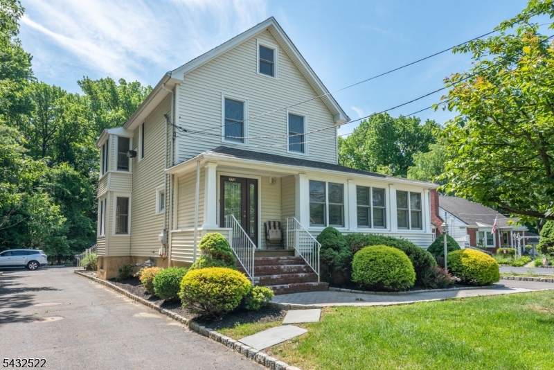 772 Union Blvd - Photo 1