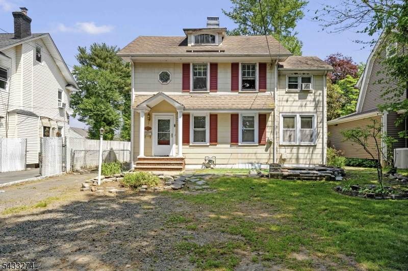 1943 Plainfield Ave - Photo 1