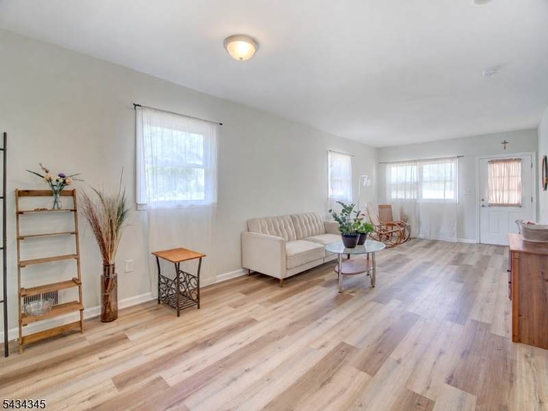 623 Park Ave - Photo 1